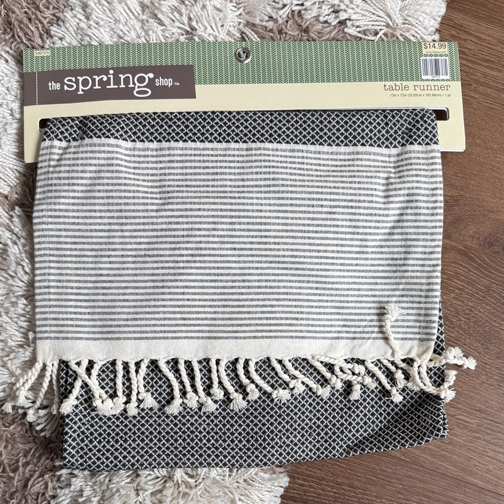 🆕 The Spring Shop Black and White Table Runner